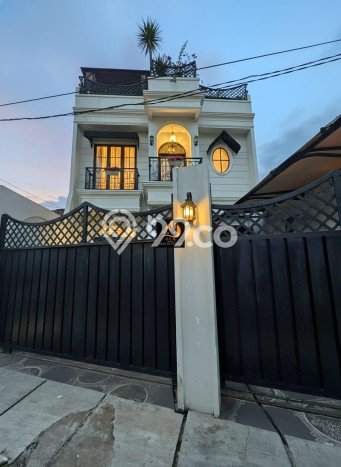Ready to Use! Luxury House LT 170m2 Desain Elegan di Condet Ready to Use! Luxury House LT 170m2 Desain Elegan di Condet