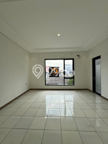 Rumah Elit LB 150m2 Siap Huni Desain Elegan di Rawamangun, Jakarta Timur Rumah Elit LB 150m2 Siap Huni Desain Elegan di Rawamangun, Jakarta Timur
