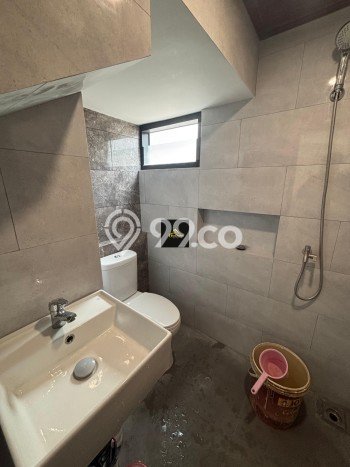 Rumah Elit Modern Siap Huni di Rawamangun Jakarta Timur Rumah Elit Modern Siap Huni di Rawamangun Jakarta Timur