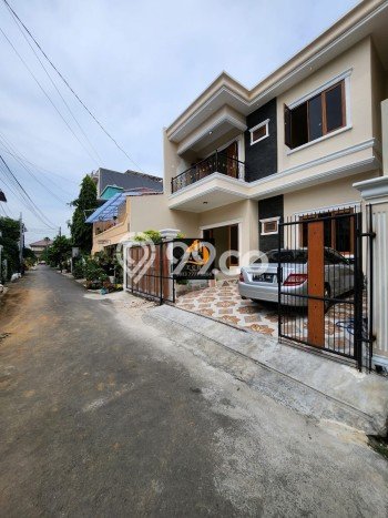 Dijual Rumah Mewah Megah Dengan View Cantik di Rawamangun, Jakarta Timur Dijual Rumah Mewah Megah Dengan View Cantik di Rawamangun, Jakarta Timur