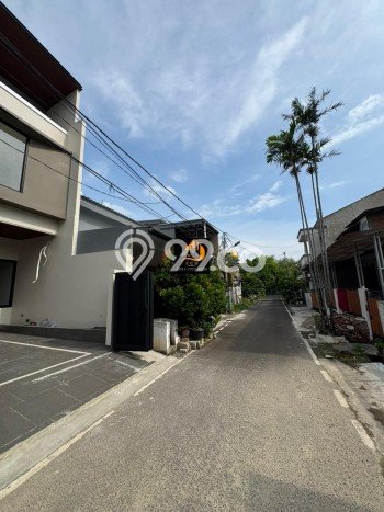 Rumah Elit LB 150m2 Siap Huni Desain Elegan di Rawamangun, Jakarta Timur Rumah Elit LB 150m2 Siap Huni Desain Elegan di Rawamangun, Jakarta Timur