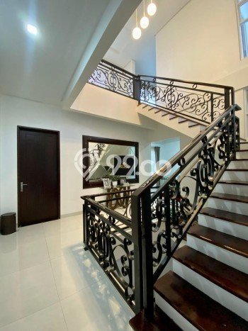 For Sale! Luxury House LT 206m2 Desain Elegan di Pondok Kelapa For Sale! Luxury House LT 206m2 Desain Elegan di Pondok Kelapa