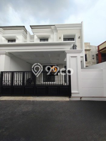 Rumah Modern Minimalis 4 Kamar Siap Huni di Ciracas Rumah Modern Minimalis 4 Kamar Siap Huni di Ciracas