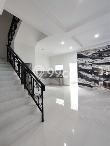 Hunian Mewah LB 200m2 Siap Pakai Desain Elegan di Meruya, Jakarta Barat Hunian Mewah LB 200m2 Siap Pakai Desain Elegan di Meruya, Jakarta Barat