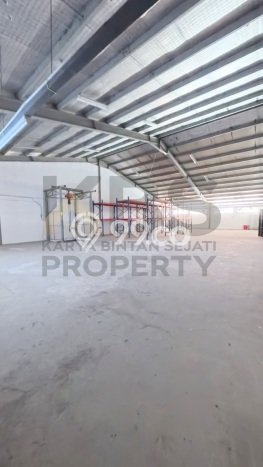Gudang Disewa di Batam dengan LB 2160m2 Area Komersial Ramai Gudang Disewa di Batam dengan LB 2160m2 Area Komersial Ramai