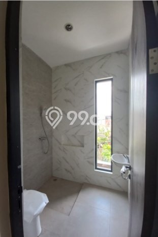 Rumah 4 KT 4 KM Luas Tanah 117m², LB 120m² di Manyar, Surabaya Rumah 4 KT 4 KM Luas Tanah 117m², LB 120m² di Manyar, Surabaya