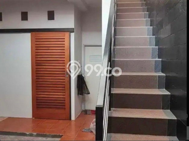 Lokasi terbaik! Rumah siap pakai dikontrakkan di Gedangan LB 300m2 Lokasi terbaik! Rumah siap pakai dikontrakkan di Gedangan LB 300m2