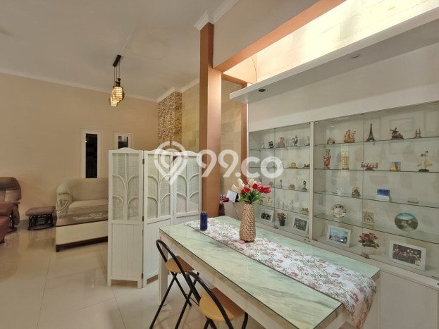 Rumah Asri 5 KT di Kerobokan, Badung - Luas Tanah 200m² Rumah Asri 5 KT di Kerobokan, Badung - Luas Tanah 200m²