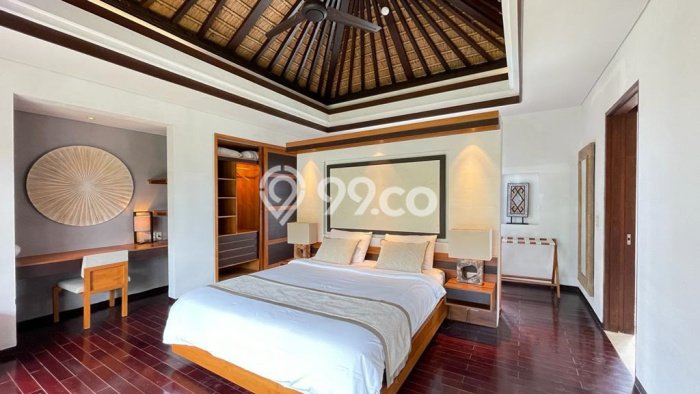 HARGA TERBAIK! Rumah Berkualitas di , LT 450m2m² LB 218m2m² HARGA TERBAIK! Rumah Berkualitas di , LT 450m2m² LB 218m2m²