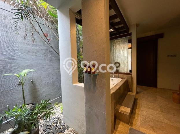 Hunian Elit LB 249m2 Siap Pakai Desain Elegan di Seminyak, Badung Hunian Elit LB 249m2 Siap Pakai Desain Elegan di Seminyak, Badung