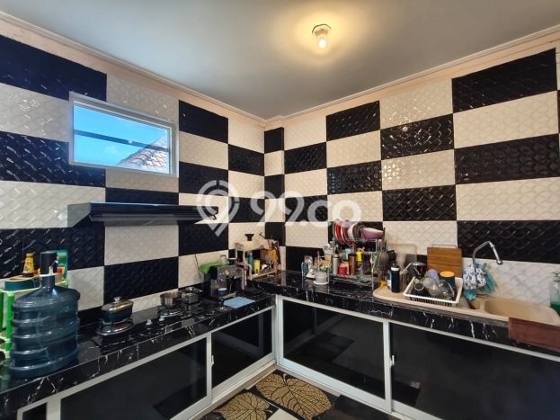 Rumah Asri 5 KT di Kerobokan, Badung - Luas Tanah 200m² Rumah Asri 5 KT di Kerobokan, Badung - Luas Tanah 200m²