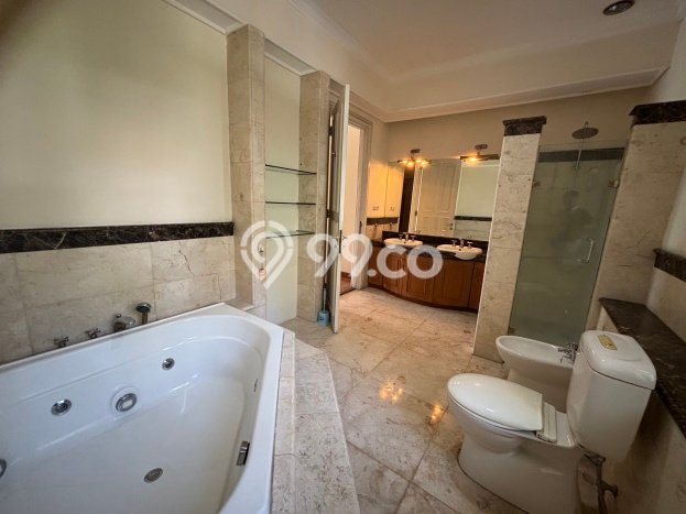 Sewa Rumah Strategis LT 533m2 / LB 545m2 di Pondok Indah, Jakarta Selatan Sewa Rumah Strategis LT 533m2 / LB 545m2 di Pondok Indah, Jakarta Selatan