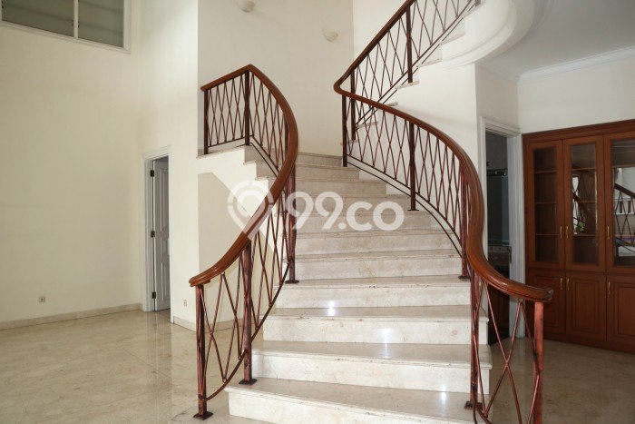 Sewa Rumah Strategis LT 533m2 / LB 545m2 di Pondok Indah, Jakarta Selatan Sewa Rumah Strategis LT 533m2 / LB 545m2 di Pondok Indah, Jakarta Selatan