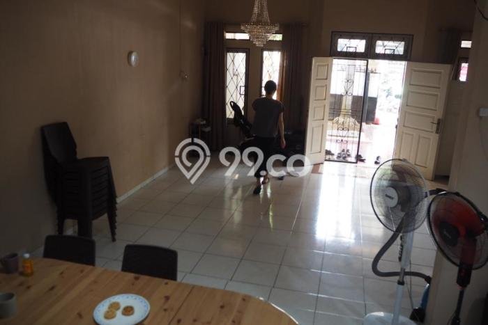 Rumah Lokasi Strategis di Pejaten, Jakarta Selatan, Luas 200m² LB 178m² Rumah Lokasi Strategis di Pejaten, Jakarta Selatan, Luas 200m² LB 178m²