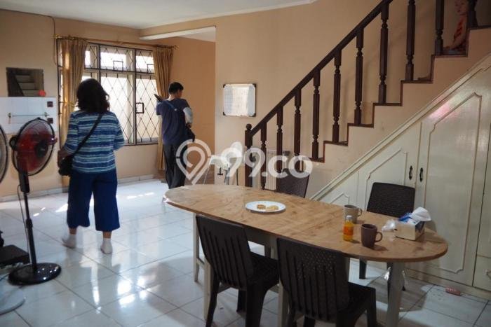 Rumah Lokasi Strategis di Pejaten, Jakarta Selatan, Luas 200m² LB 178m² Rumah Lokasi Strategis di Pejaten, Jakarta Selatan, Luas 200m² LB 178m²