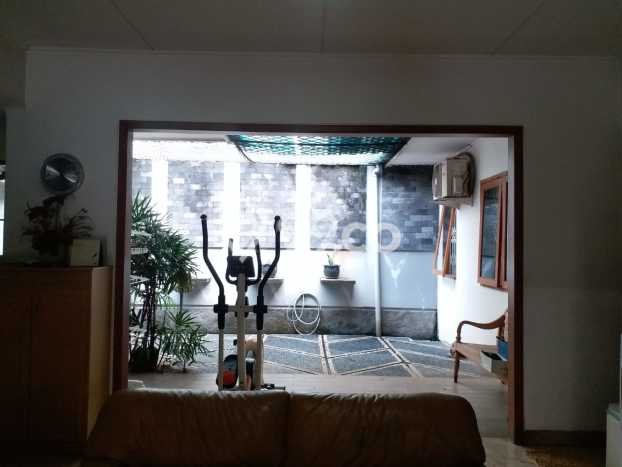 Ready to Use! Premium House LT 433m2 Desain Modern di Warung Buncit Ready to Use! Premium House LT 433m2 Desain Modern di Warung Buncit