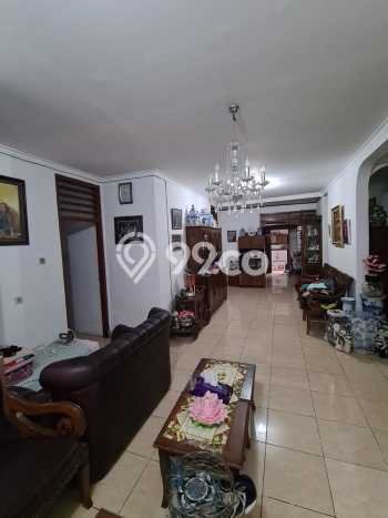 Siap Huni Rumah Mewah 3 Kamar di Mampang Prapatan Dekat ke Mana Pun Siap Huni Rumah Mewah 3 Kamar di Mampang Prapatan Dekat ke Mana Pun