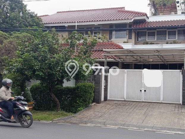 Hot Offer Hunian Premium Ideal dan Luas di Kebayoran Lama, Jakarta Selatan Hot Offer Hunian Premium Ideal dan Luas di Kebayoran Lama, Jakarta Selatan