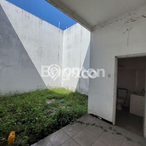 Ruko Strategis di Driyorejo, Luas 211m2m², Jalan Utama, Area Bisnis Aktif Ruko Strategis di Driyorejo, Luas 211m2m², Jalan Utama, Area Bisnis Aktif