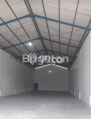 POTENSI BESAR! Gudang Kawasan Cerme, Luas 420m2m², Posisi Jalan Utama POTENSI BESAR! Gudang Kawasan Cerme, Luas 420m2m², Posisi Jalan Utama
