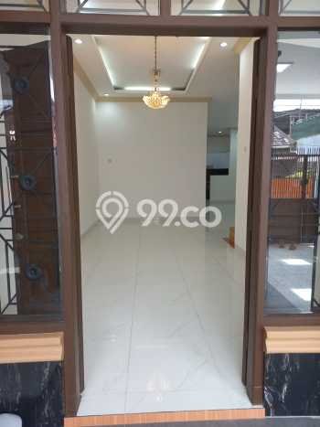 Rumah Luxury Modern Siap Huni di Pondok Kelapa Jakarta Timur Rumah Luxury Modern Siap Huni di Pondok Kelapa Jakarta Timur