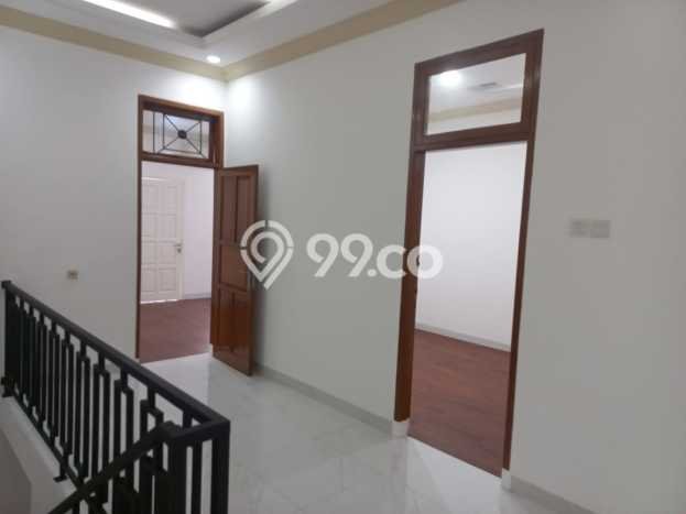 Rumah Luxury Modern Siap Huni di Pondok Kelapa Jakarta Timur Rumah Luxury Modern Siap Huni di Pondok Kelapa Jakarta Timur