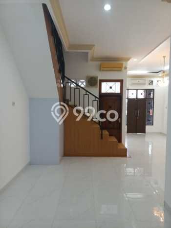Rumah Luxury Modern Siap Huni di Pondok Kelapa Jakarta Timur Rumah Luxury Modern Siap Huni di Pondok Kelapa Jakarta Timur