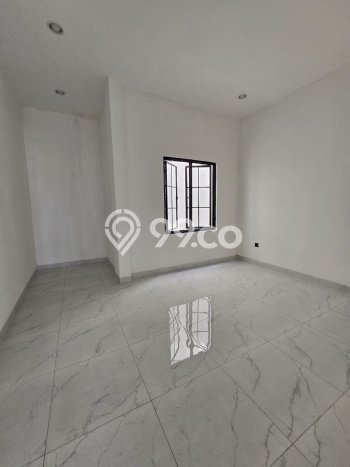 Rumah Elit LB 180m2 Siap Huni Desain Elegan di Muara Karang, Jakarta Utara Rumah Elit LB 180m2 Siap Huni Desain Elegan di Muara Karang, Jakarta Utara