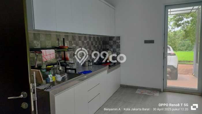 Dijual Rumah Mewah Megah Dengan View Eksklusif di Joglo, Jakarta Barat Dijual Rumah Mewah Megah Dengan View Eksklusif di Joglo, Jakarta Barat