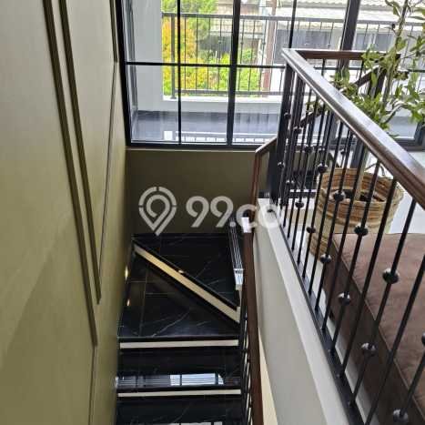 Jual Rumah Eksklusif 4 KT di BSD, Tangerang Jual Rumah Eksklusif 4 KT di BSD, Tangerang