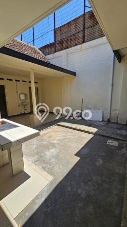 HUNIAN PREMIUM! Rumah kawasan Genteng, 4 KT, Area Berkembang, LT 373m² Bangunan 305m² HUNIAN PREMIUM! Rumah kawasan Genteng, 4 KT, Area Berkembang, LT 373m² Bangunan 305m²