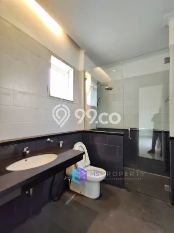 GOOD DEAL! Rumah di Ciputat, 5 KT, Siap Huni, LT 630m2m² Bangunan 550m2m² GOOD DEAL! Rumah di Ciputat, 5 KT, Siap Huni, LT 630m2m² Bangunan 550m2m²