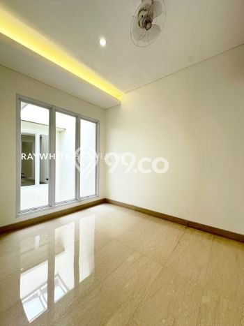 Jual Rumah Luas Elegan Dengan View Eksklusif di Pejaten, Jakarta Selatan Jual Rumah Luas Elegan Dengan View Eksklusif di Pejaten, Jakarta Selatan
