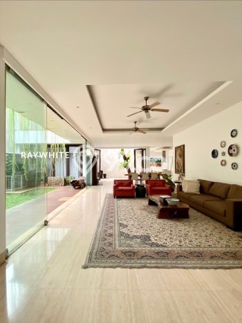 Rumah Luxury Modern Siap Huni di Kemang Jakarta Selatan Rumah Luxury Modern Siap Huni di Kemang Jakarta Selatan