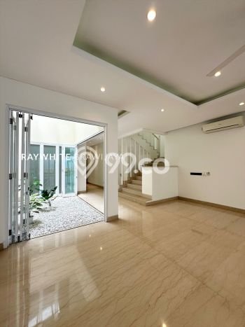 Jual Rumah Luas Elegan Dengan View Eksklusif di Pejaten, Jakarta Selatan Jual Rumah Luas Elegan Dengan View Eksklusif di Pejaten, Jakarta Selatan