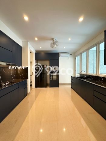 Jual Rumah Luas Elegan Dengan View Eksklusif di Pejaten, Jakarta Selatan Jual Rumah Luas Elegan Dengan View Eksklusif di Pejaten, Jakarta Selatan