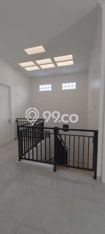 Rumah Elit Akses Mudah di Jakarta Barat Semi Furnished Rumah Elit Akses Mudah di Jakarta Barat Semi Furnished