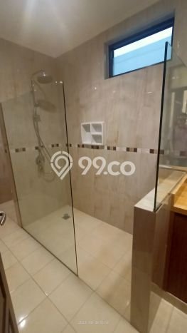 SEGERA MILIKI! Rumah di Intercon, Jakarta Barat, Luas 300m² Bangunan 332m² SEGERA MILIKI! Rumah di Intercon, Jakarta Barat, Luas 300m² Bangunan 332m²