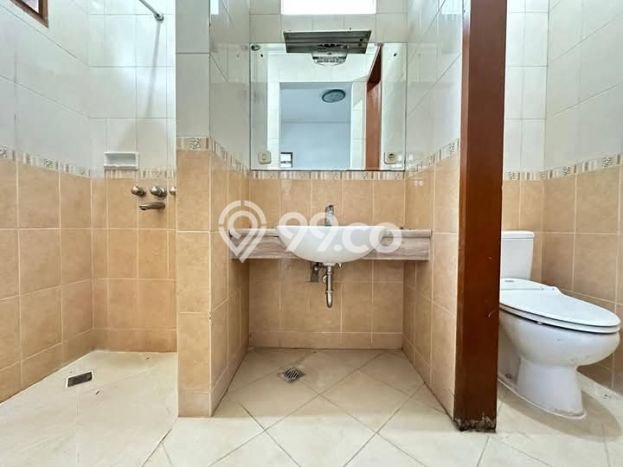 Ready to Use! Luxury House LT 307m2 Desain Elegan di Pondok Labu Ready to Use! Luxury House LT 307m2 Desain Elegan di Pondok Labu