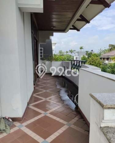 Rumah Mewah LB 800m2 Siap Pakai Desain Elegan di Joglo, Jakarta Barat Rumah Mewah LB 800m2 Siap Pakai Desain Elegan di Joglo, Jakarta Barat