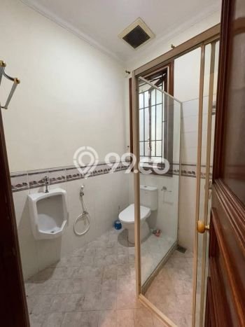 Siap Huni Hunian Elit 4 Kamar di Kebayoran Baru Dekat ke Mana Pun Siap Huni Hunian Elit 4 Kamar di Kebayoran Baru Dekat ke Mana Pun