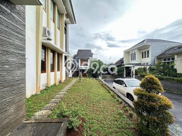 Ready to Use! Luxury House LT 307m2 Desain Elegan di Pondok Labu Ready to Use! Luxury House LT 307m2 Desain Elegan di Pondok Labu