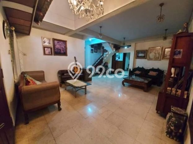 Siap Huni Rumah Mewah 5 Kamar di Kebon Jeruk Dekat ke Mana Pun Siap Huni Rumah Mewah 5 Kamar di Kebon Jeruk Dekat ke Mana Pun