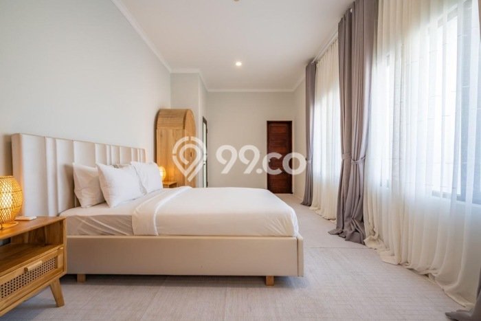 FOR SALE! Vila di , Area 295m2m², Akses ke Pusat Kota FOR SALE! Vila di , Area 295m2m², Akses ke Pusat Kota