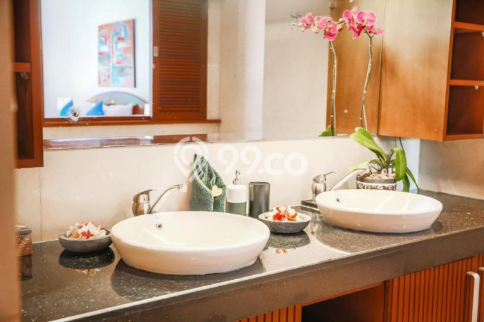 Hunian Mewah LB 242m2 Siap Pakai Desain Elegan di Seminyak, Badung Hunian Mewah LB 242m2 Siap Pakai Desain Elegan di Seminyak, Badung