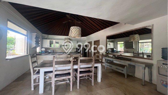 Rumah Elit LB 350m2 Siap Pakai Desain Elegan di Canggu, Badung Rumah Elit LB 350m2 Siap Pakai Desain Elegan di Canggu, Badung