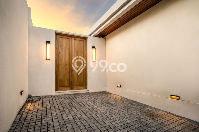 Ready to Use! Premium House LT 300m2 Desain Elegan di Kerobokan Ready to Use! Premium House LT 300m2 Desain Elegan di Kerobokan