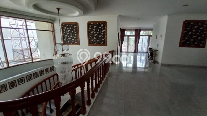 Jual Rumah Luas Elegan Dengan View Cantik di Intercon, Jakarta Barat Jual Rumah Luas Elegan Dengan View Cantik di Intercon, Jakarta Barat