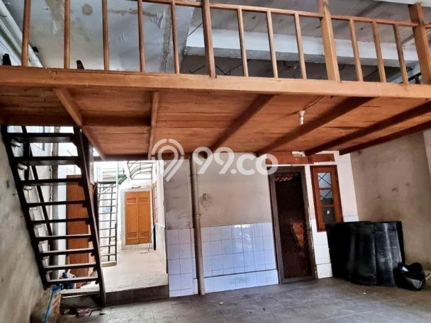 Siap Huni Hunian Elit 6 Kamar di Mampang Prapatan Dekat ke Mana Saja Siap Huni Hunian Elit 6 Kamar di Mampang Prapatan Dekat ke Mana Saja