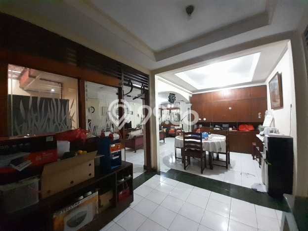 Siap Huni Hunian Elit 4 Kamar di Tebet Dekat ke Mana Pun Siap Huni Hunian Elit 4 Kamar di Tebet Dekat ke Mana Pun
